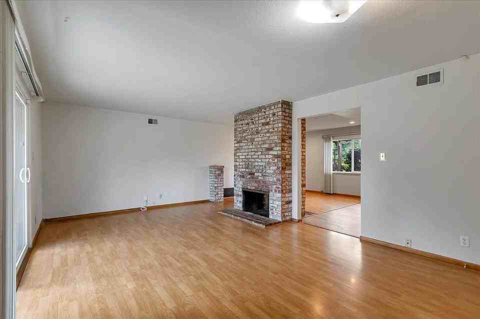 5137 Clearview Way #NA - Photo 3 of 5