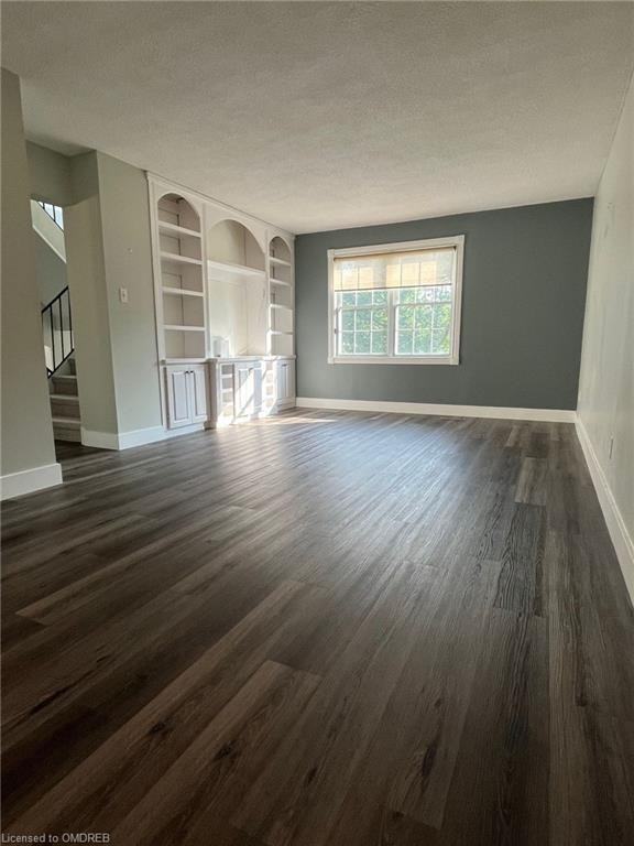 1214 Consort Crescent - Photo 3 of 8