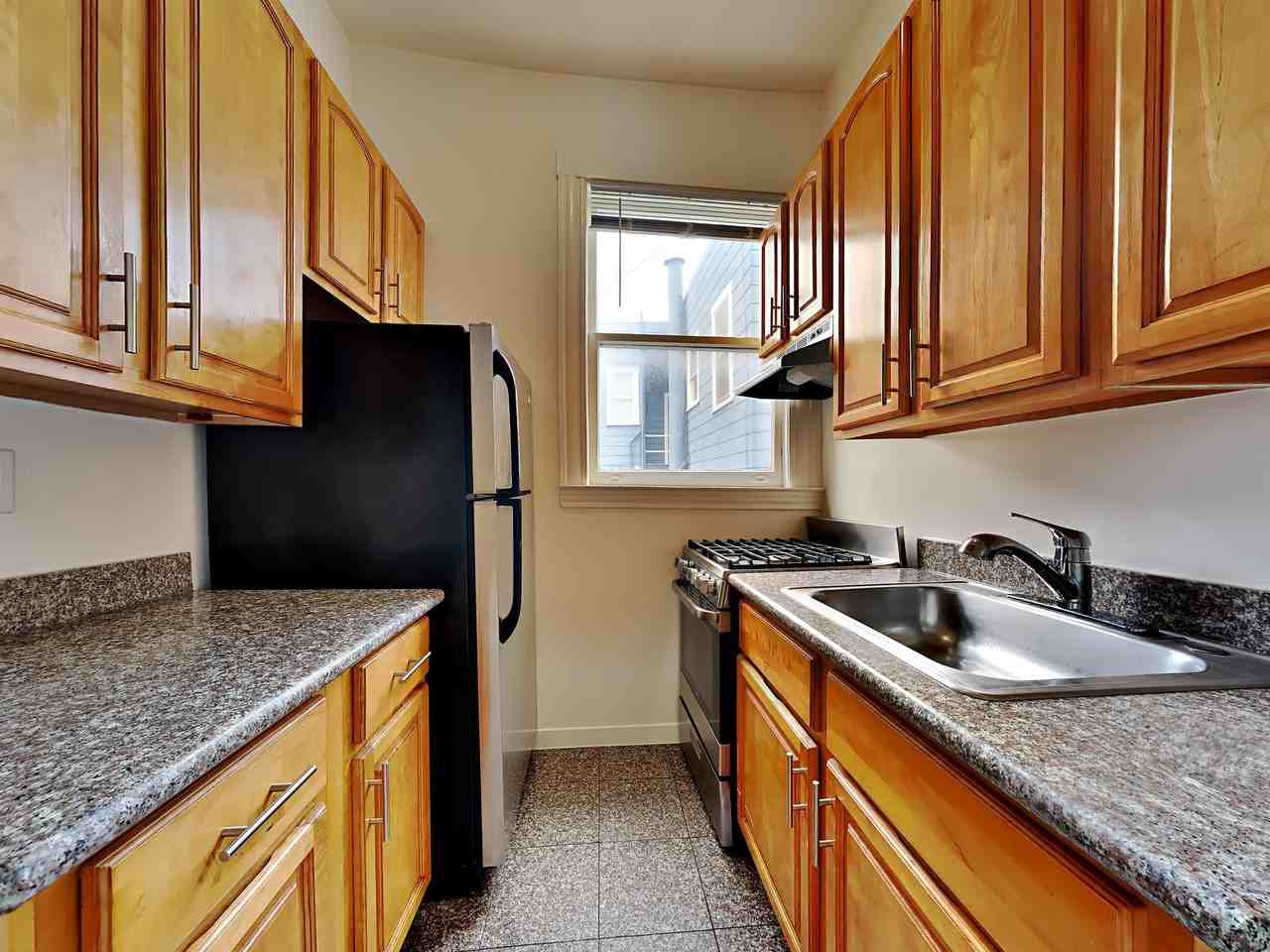 900 Oak St. - Photo 4 of 16