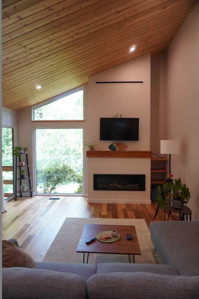 2871 Capilano Rd - Photo 2 of 20