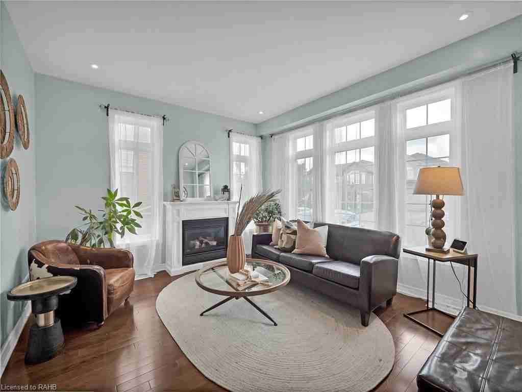 245 Springvalley Crescent - Photo 2 of 8