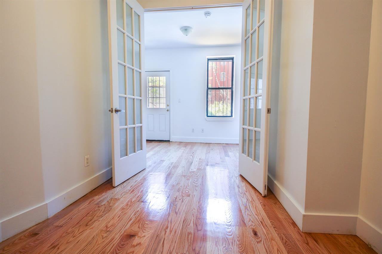 13 Humboldt St #4L - Photo 5 of 8