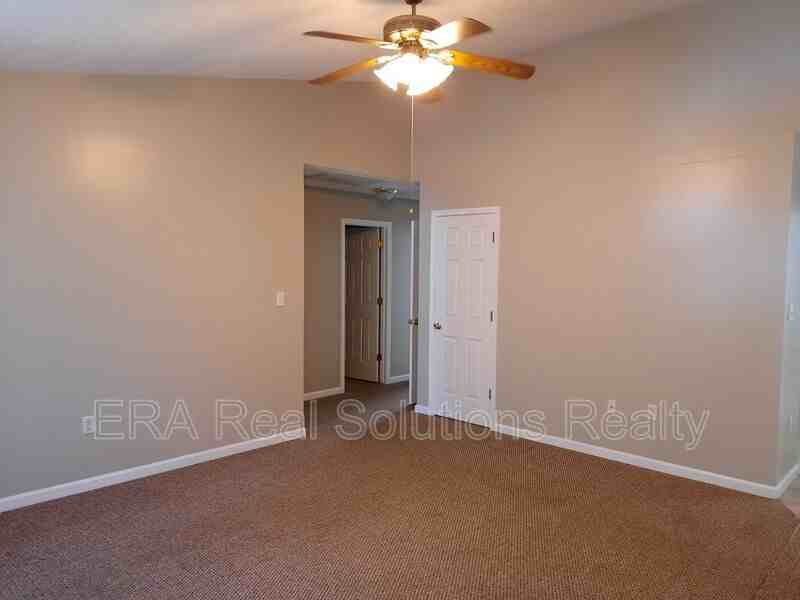 1048 N West St - Photo 3 of 10