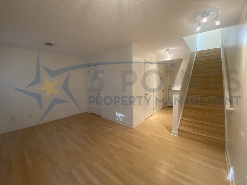 1426 E 15th St - Photo 2 of 15