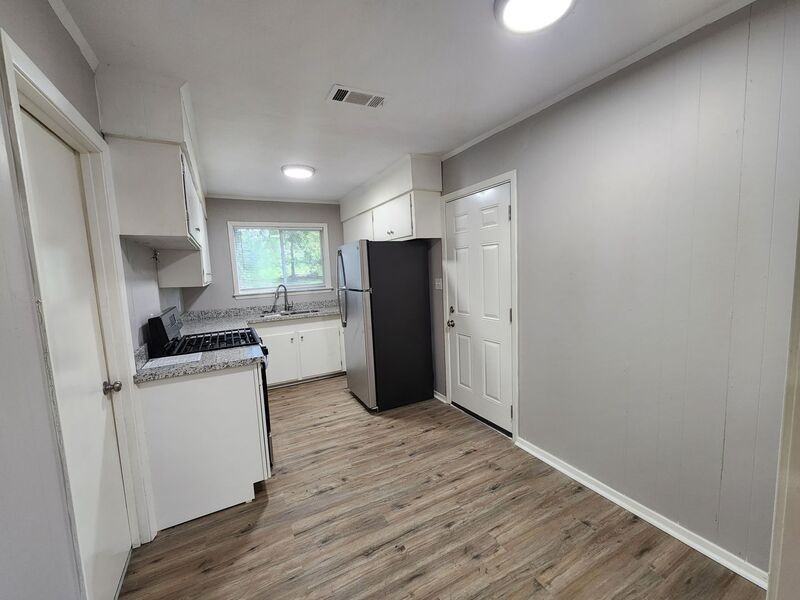 2640 Greenfield Ave - Photo 3 of 16
