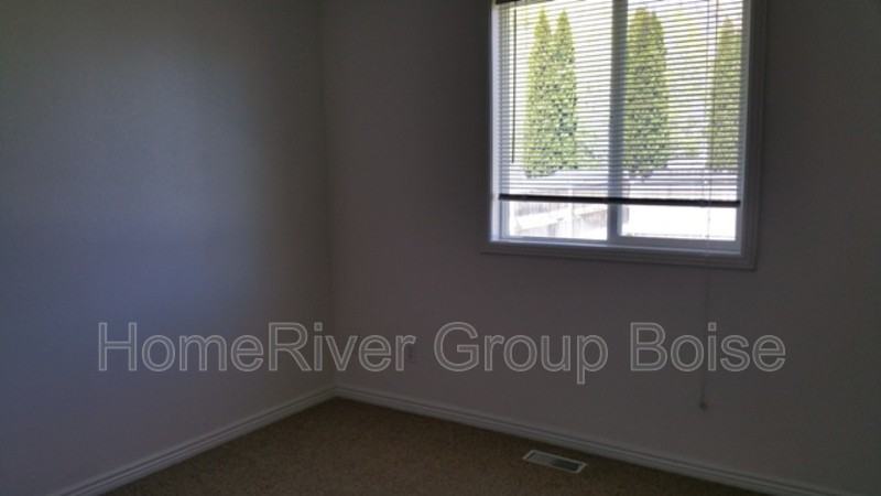 1602 Spruce Creek Loop - Photo 7 of 17