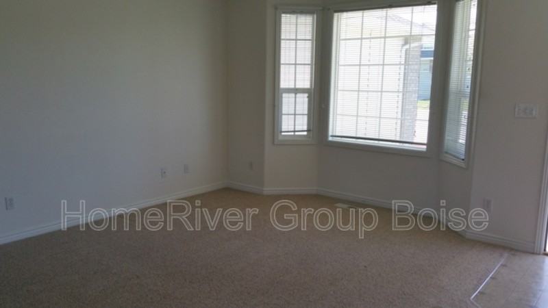 1602 Spruce Creek Loop - Photo 3 of 17