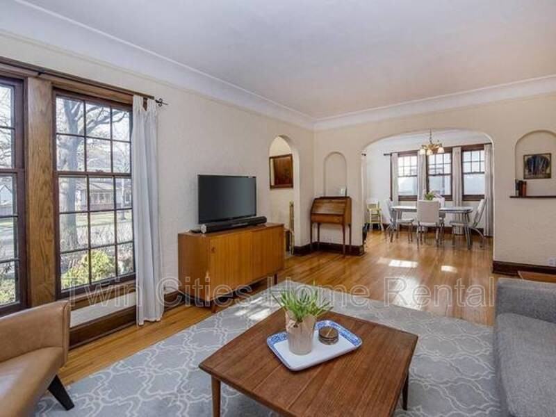 1061 Saint Clair Ave - Photo 3 of 21