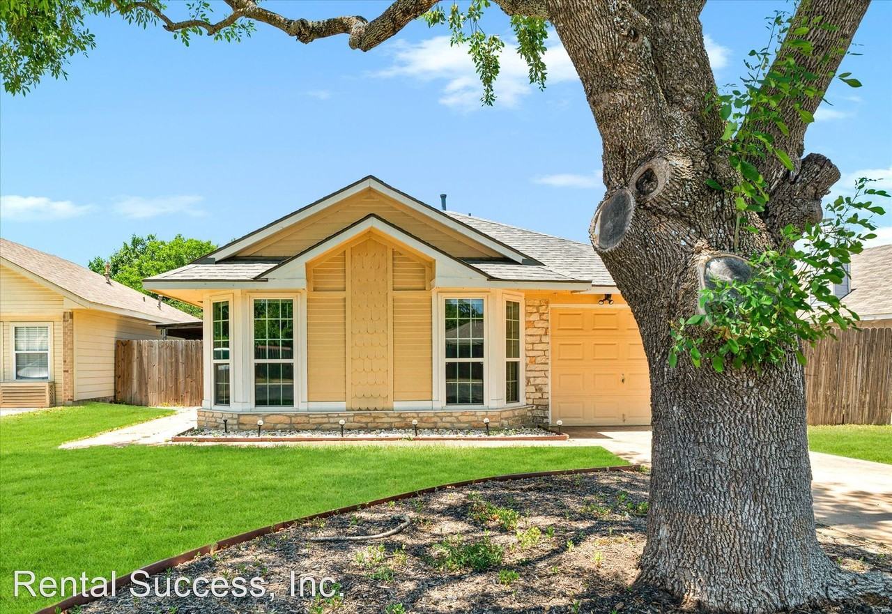 16906 Pocono Dr - Photo 3 of 50