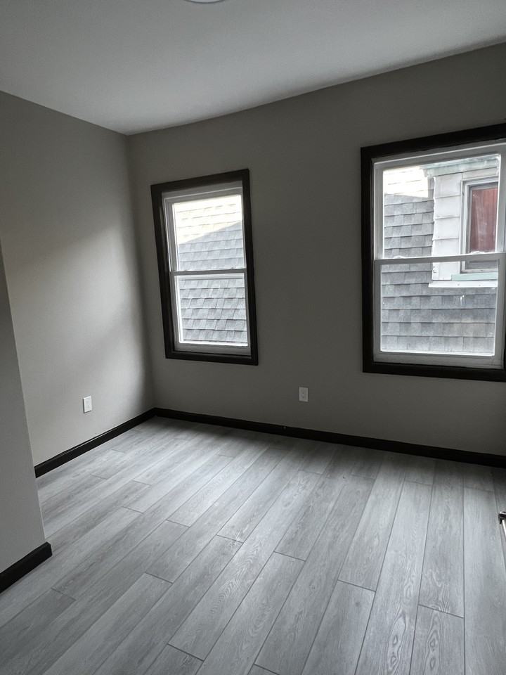 163 Elwood Avenue East #3L - Photo 2 of 11