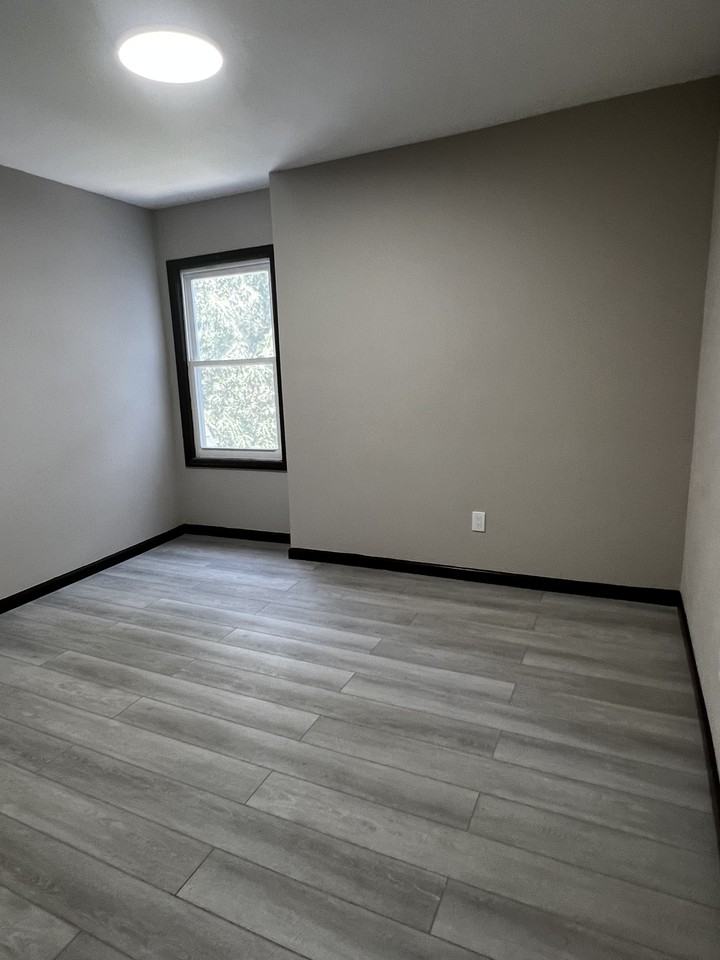 163 Elwood Avenue East #3L - Photo 3 of 11