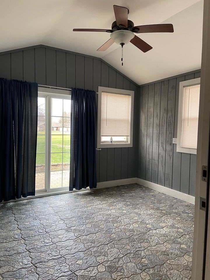 558 Beachview Dr #1 - Photo 4 of 19