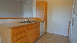 10041 W Garverdale Ln #201 - Photo 6 of 14