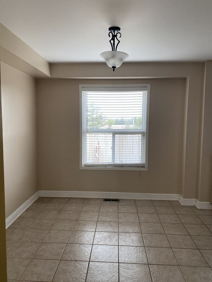 40 Dunlop Crt - Photo 3 of 13