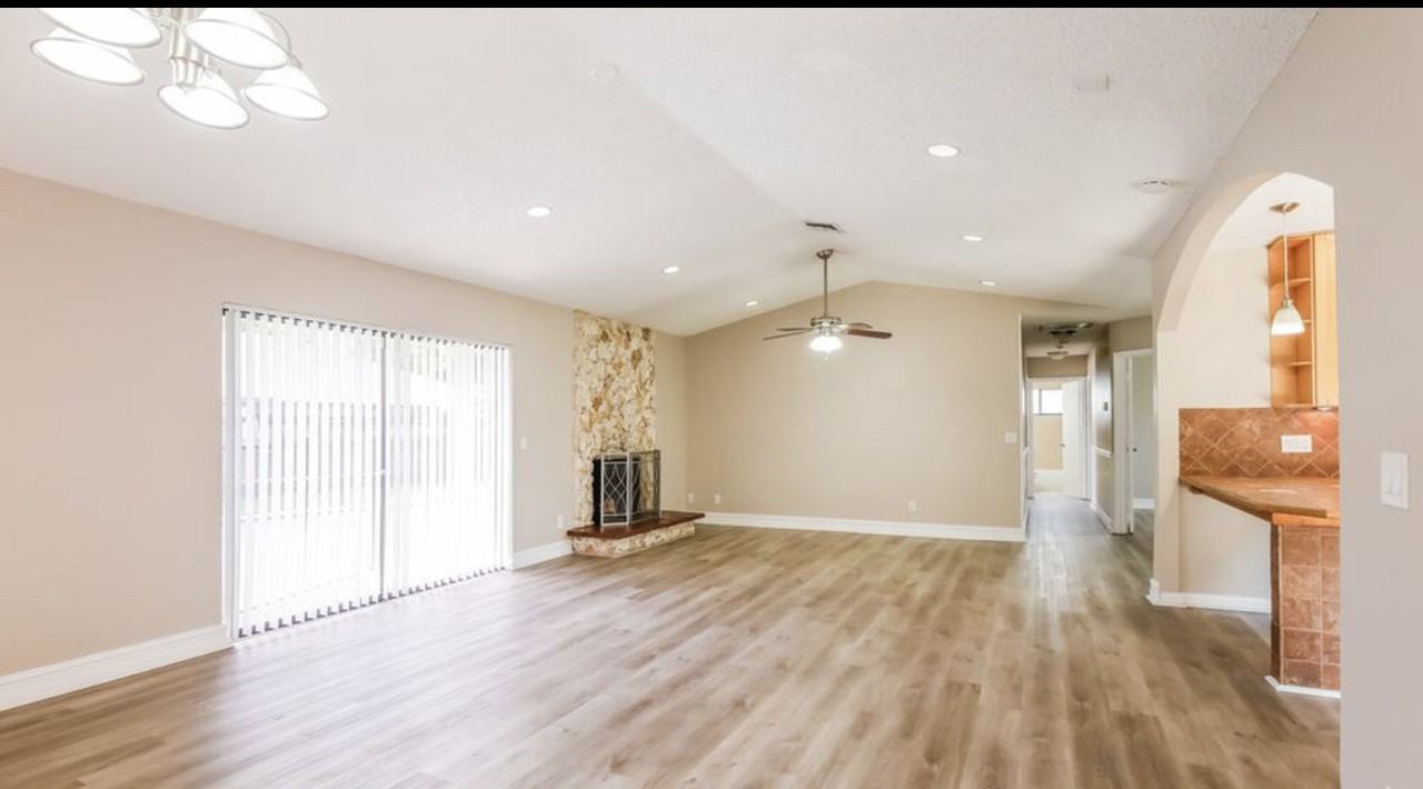 641 SW 95th Terr - Photo 3 of 10