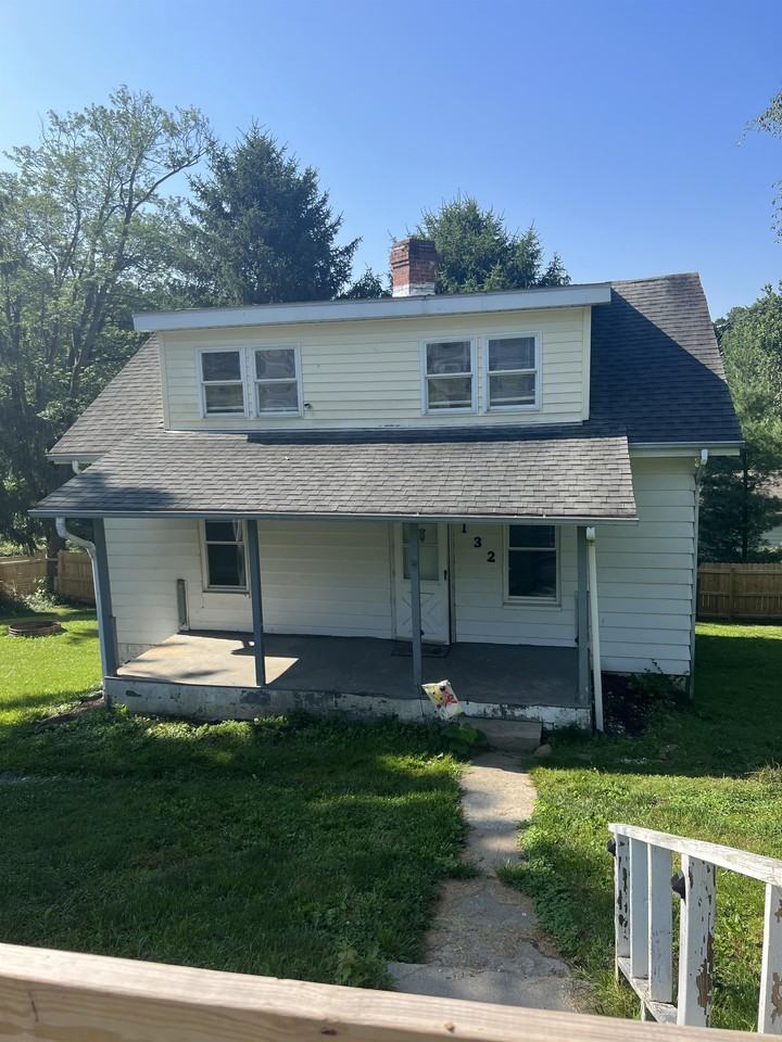 132 School St #1 - Photo 4 of 26