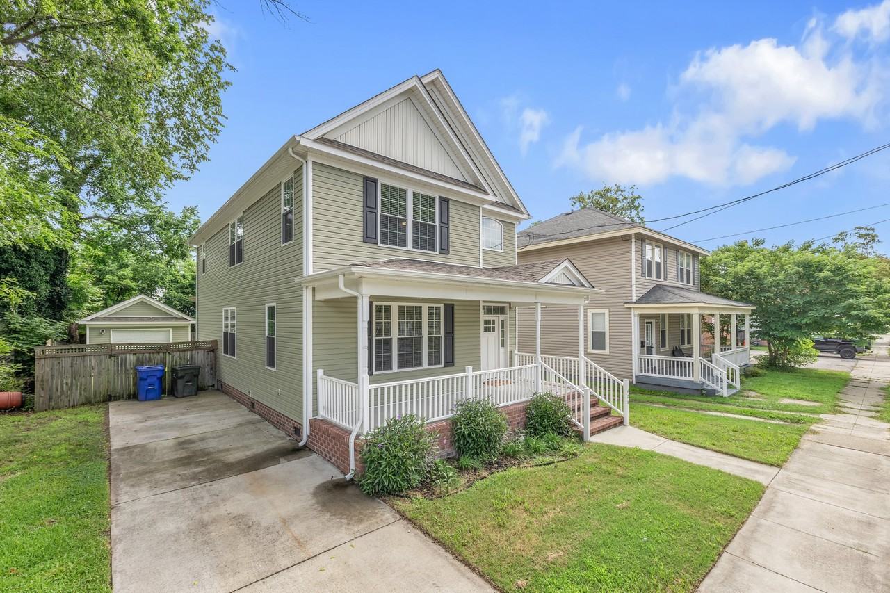 426 W 28th St #1 - Photo 3 of 29