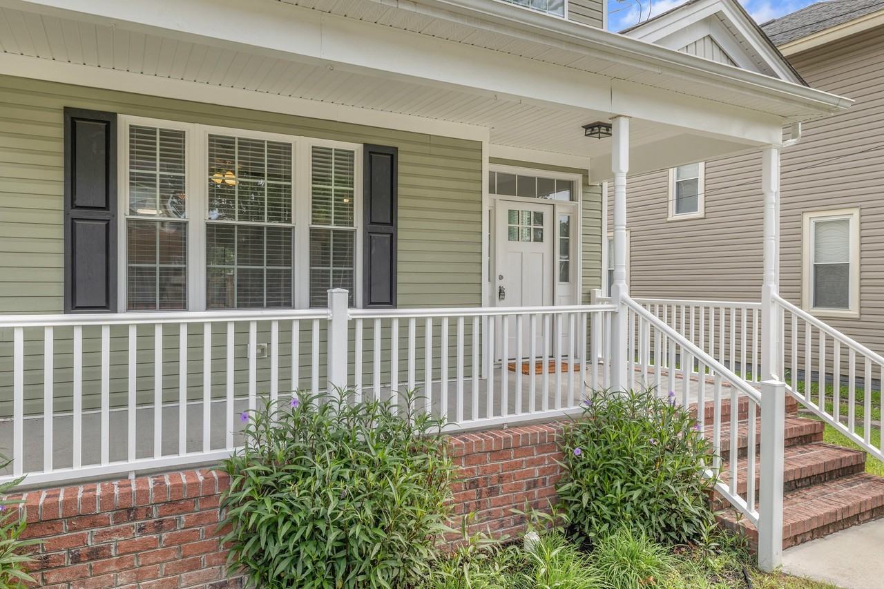 426 W 28th St #1 - Photo 4 of 29