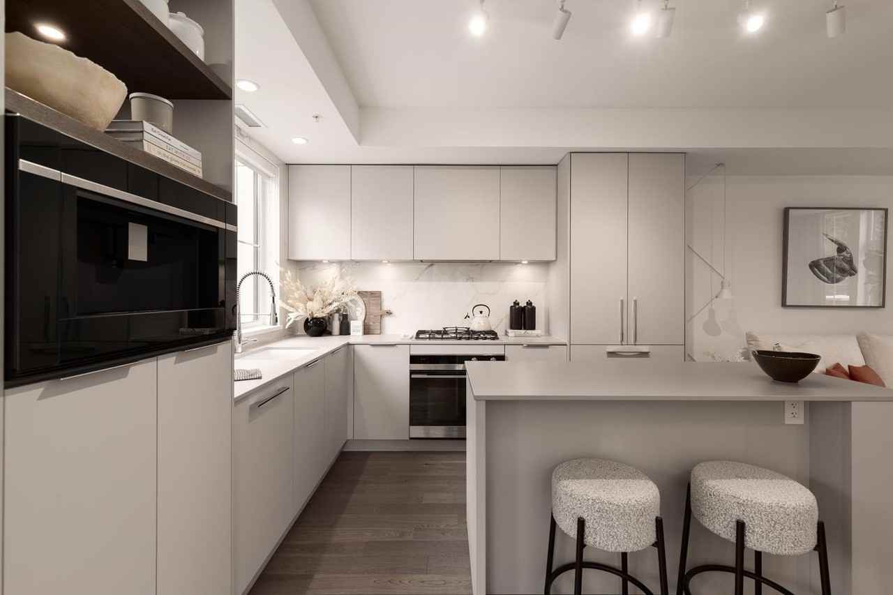 2070 1042070 Curling Road 1 1, North Vancouver, BC V7P 0C9 4