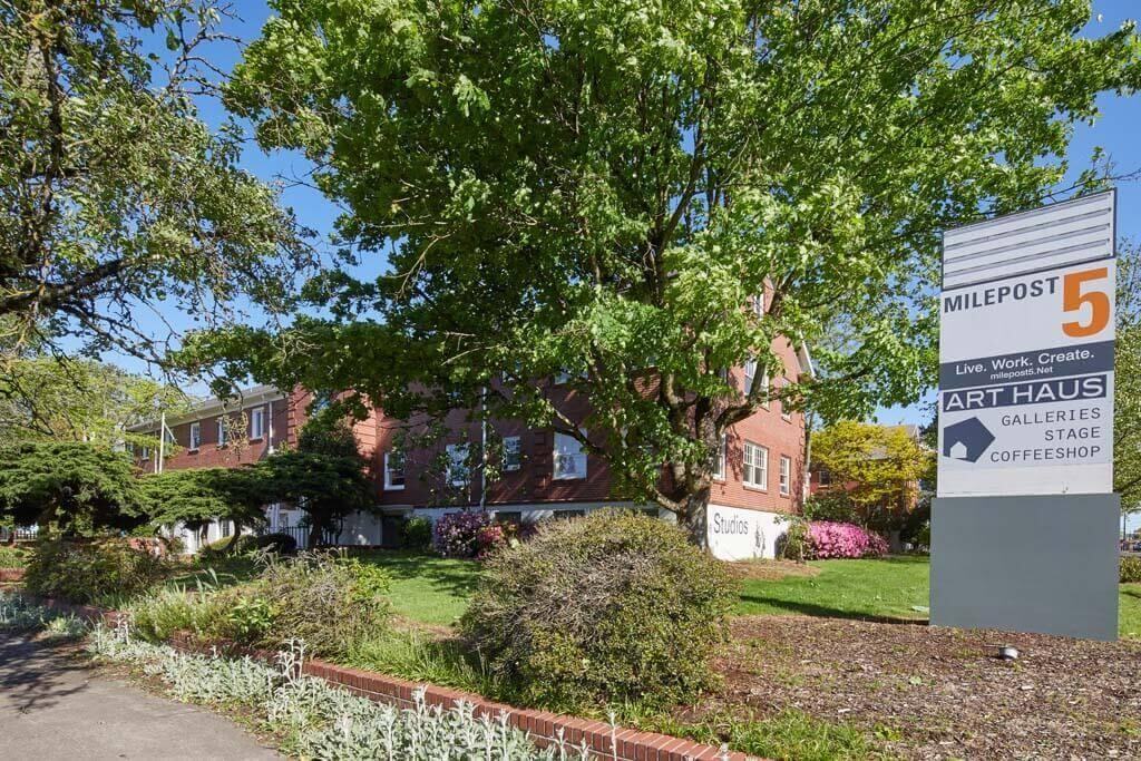 850 Ne 81st Ave - Photo 5 of 50