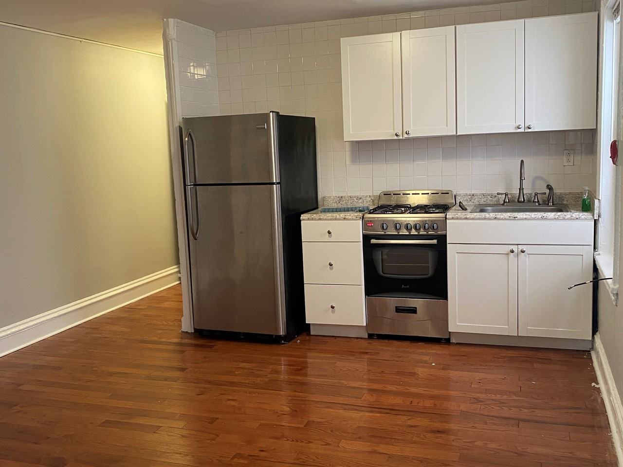 2213 Walnut Street #3r - Photo 2 of 6