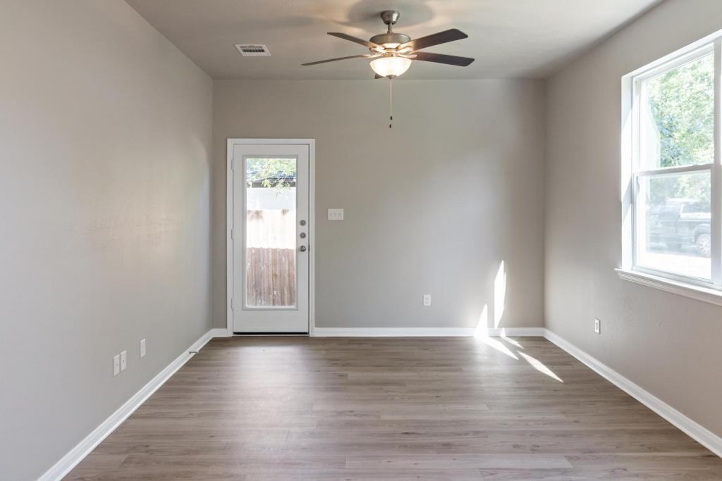 109 N Banks St - Photo 2 of 15