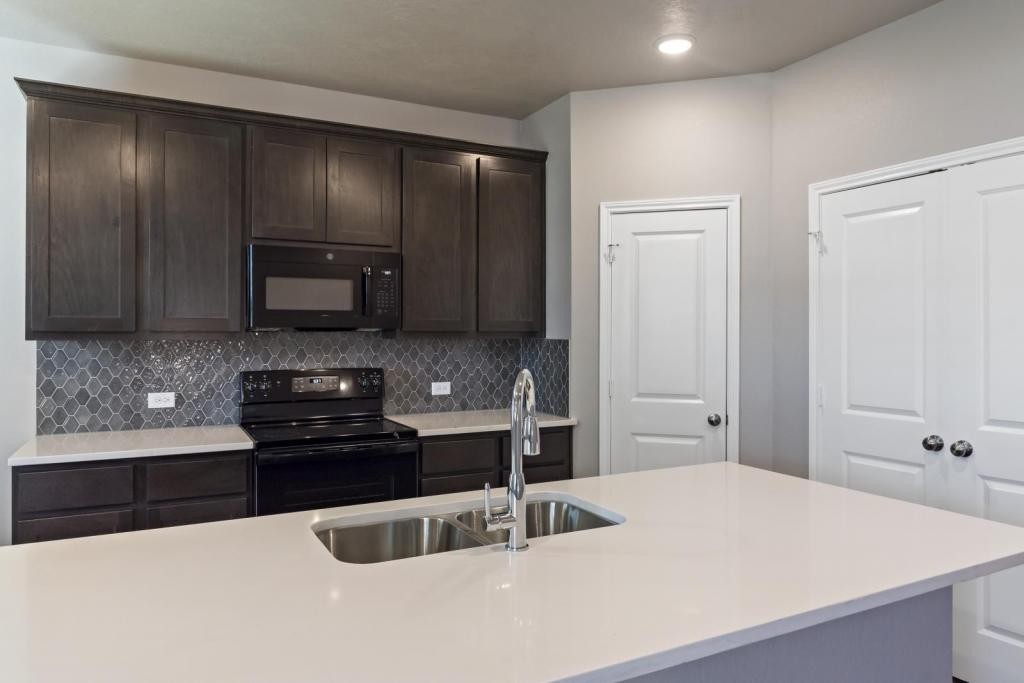 109 N Banks St - Photo 4 of 15