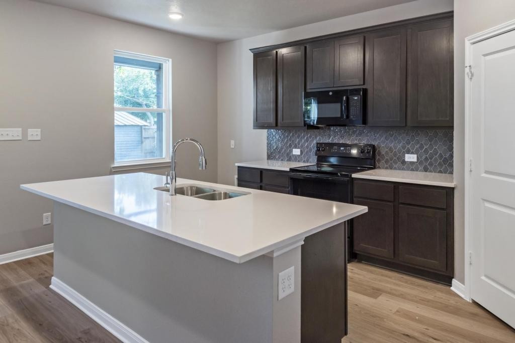 109 N Banks St - Photo 5 of 15