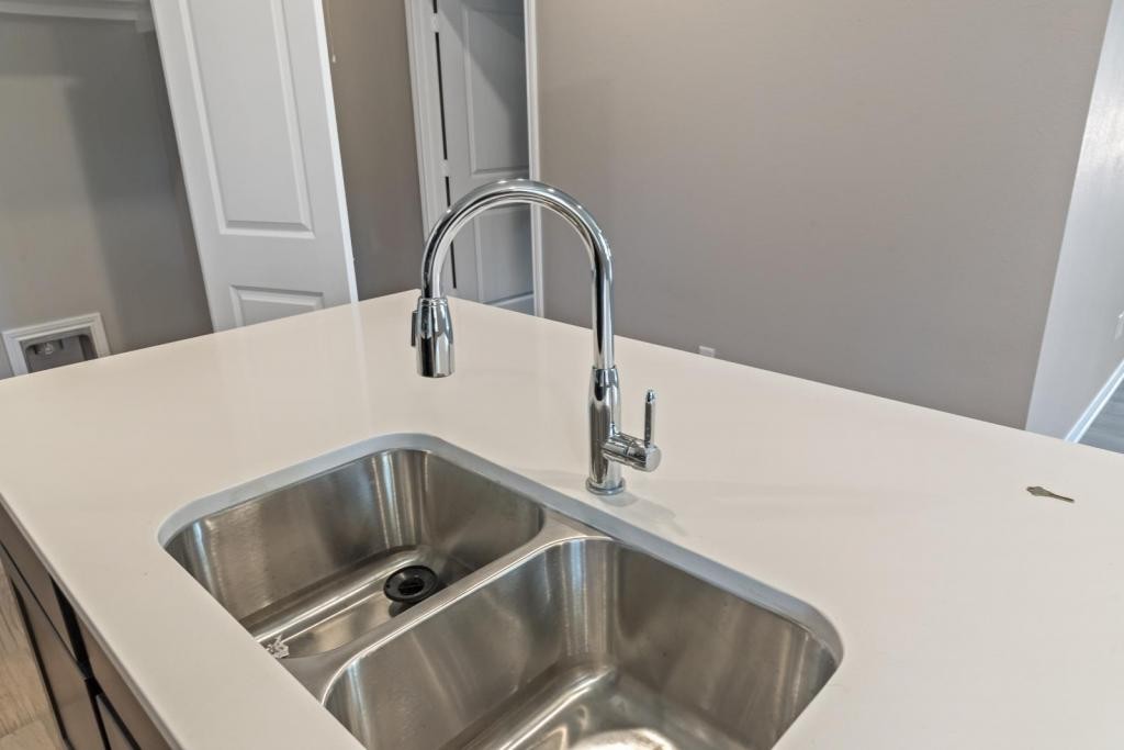 109 N Banks St - Photo 7 of 15