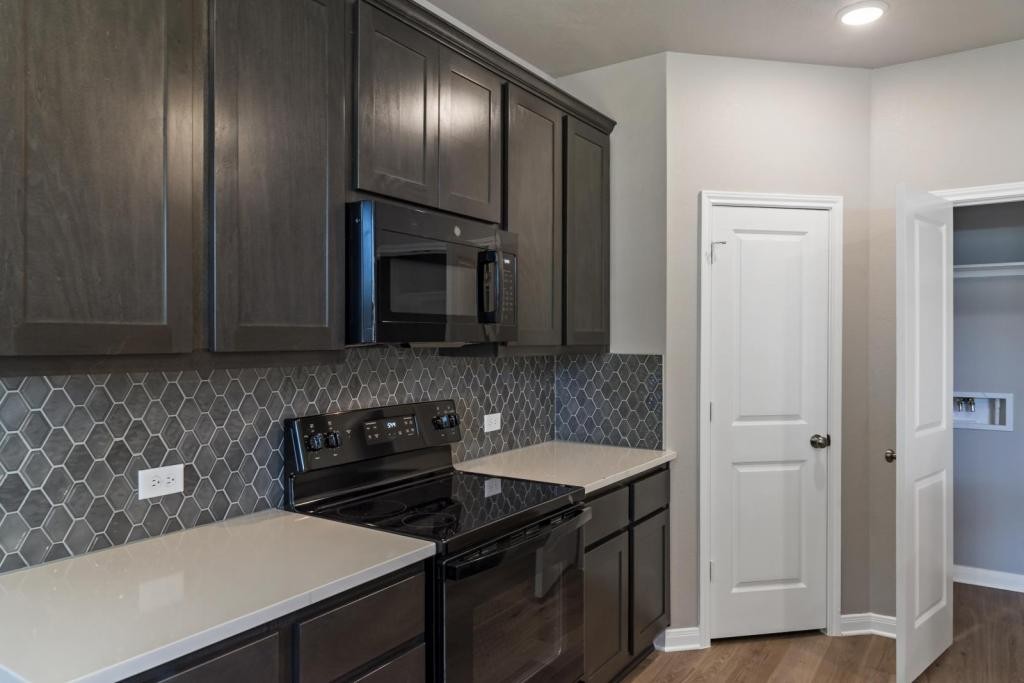 109 N Banks St - Photo 6 of 15