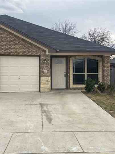 601 Sladecek Dr - Photo 3 of 9