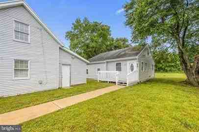 7493 Truitt St - Photo 3 of 41