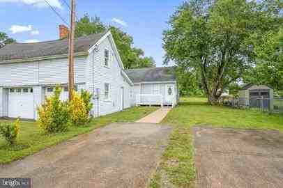 7493 Truitt St - Photo 2 of 41