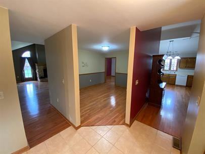 558 Beachview Dr - Photo 2 of 19