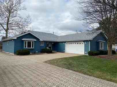 558 Beachview Dr - Photo 3 of 19