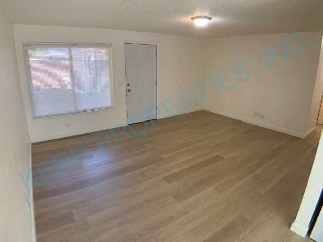 16136 Se Main St - Photo 3 of 17