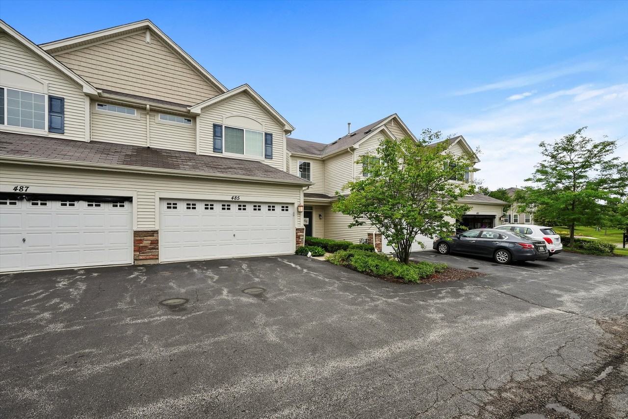 485 S Jade Ln - Photo 2 of 25