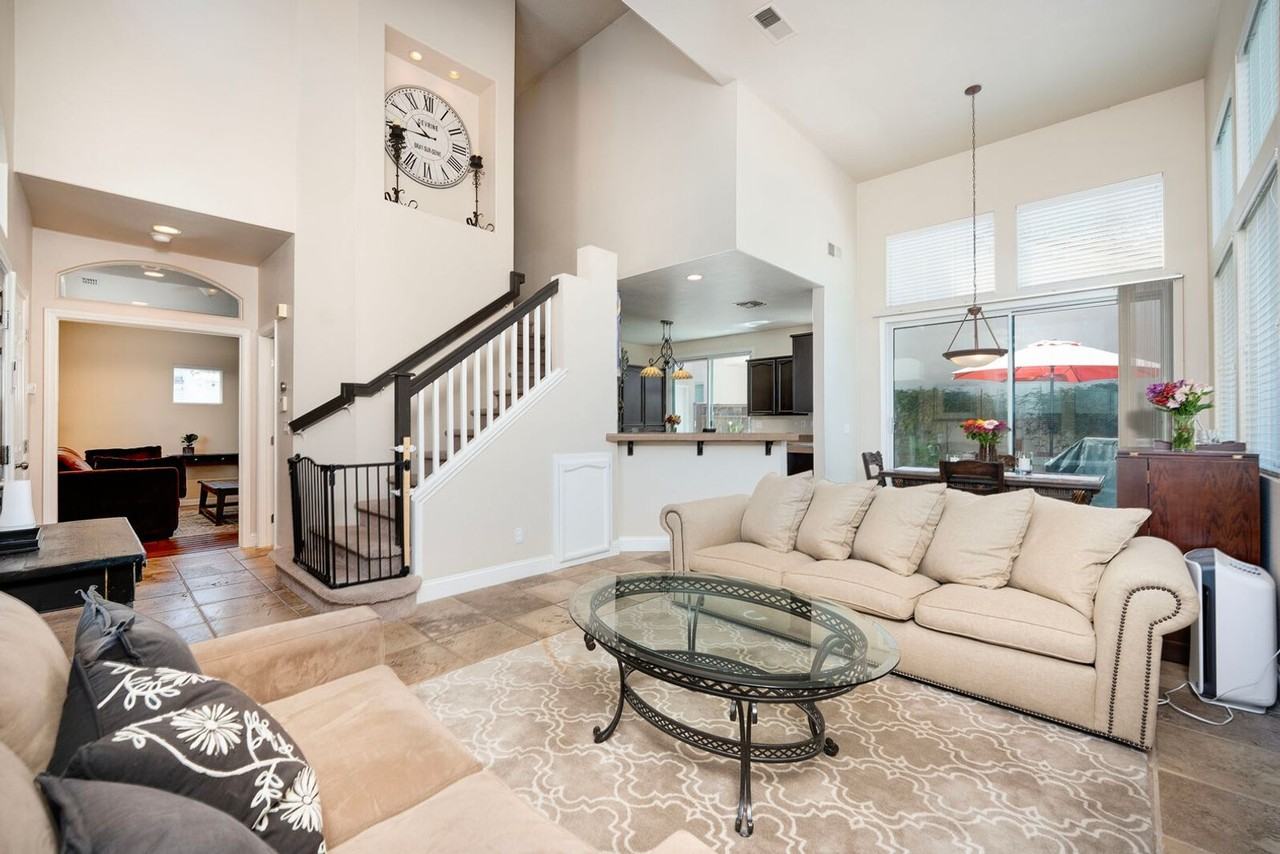 213 Pacific Oak Ct - Photo 3 of 18