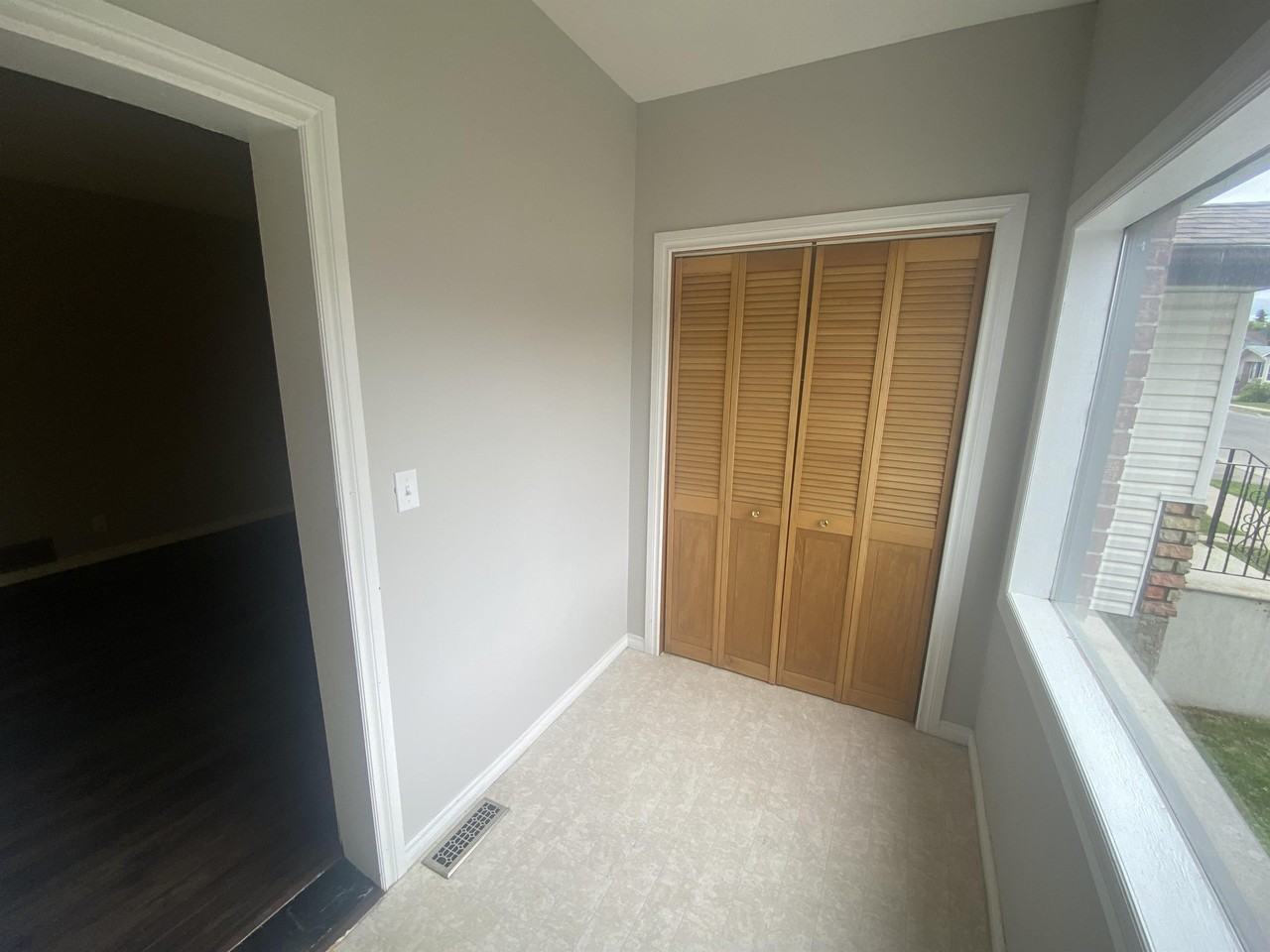 722 Sprague St - Photo 2 of 12