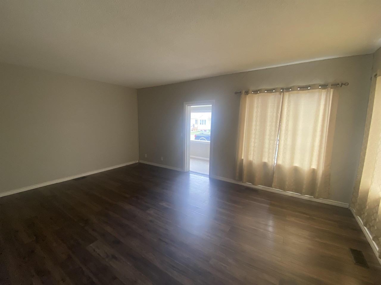 722 Sprague St - Photo 3 of 12