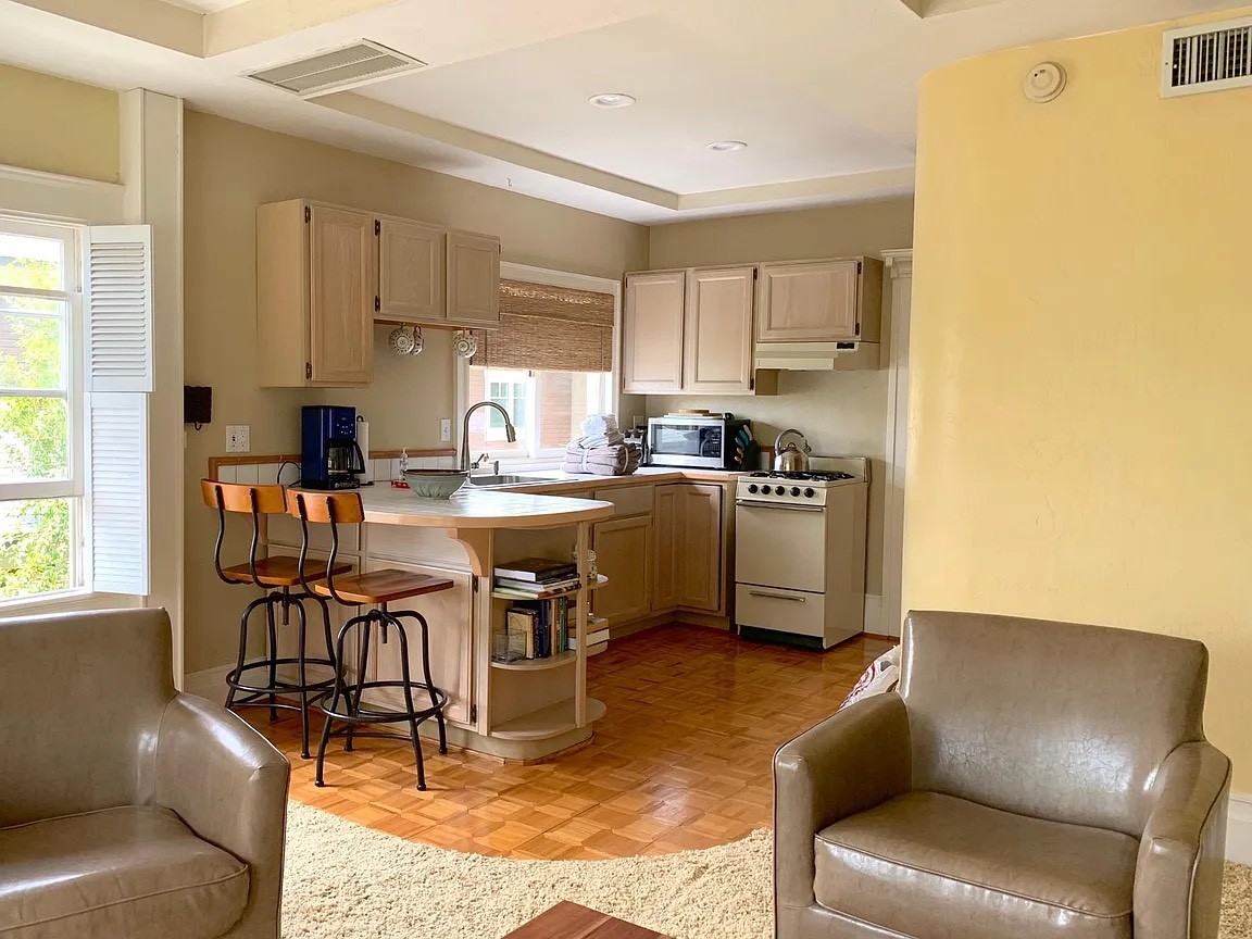 824 Bath St #C - Photo 3 of 4