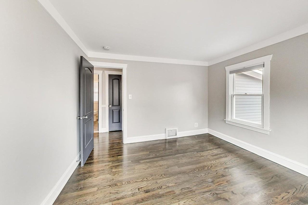 908 Clinton Ave #NA - Photo 3 of 8
