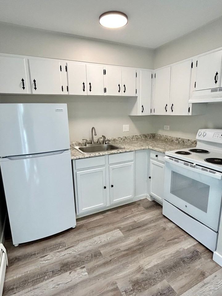 3753 Oak St - Photo 2 of 19