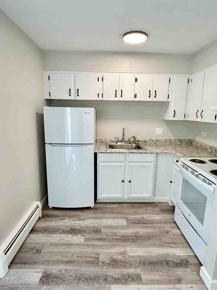 3753 Oak St - Photo 3 of 19