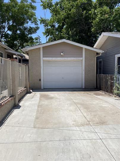 Washburn Ave - Photo 2 of 8