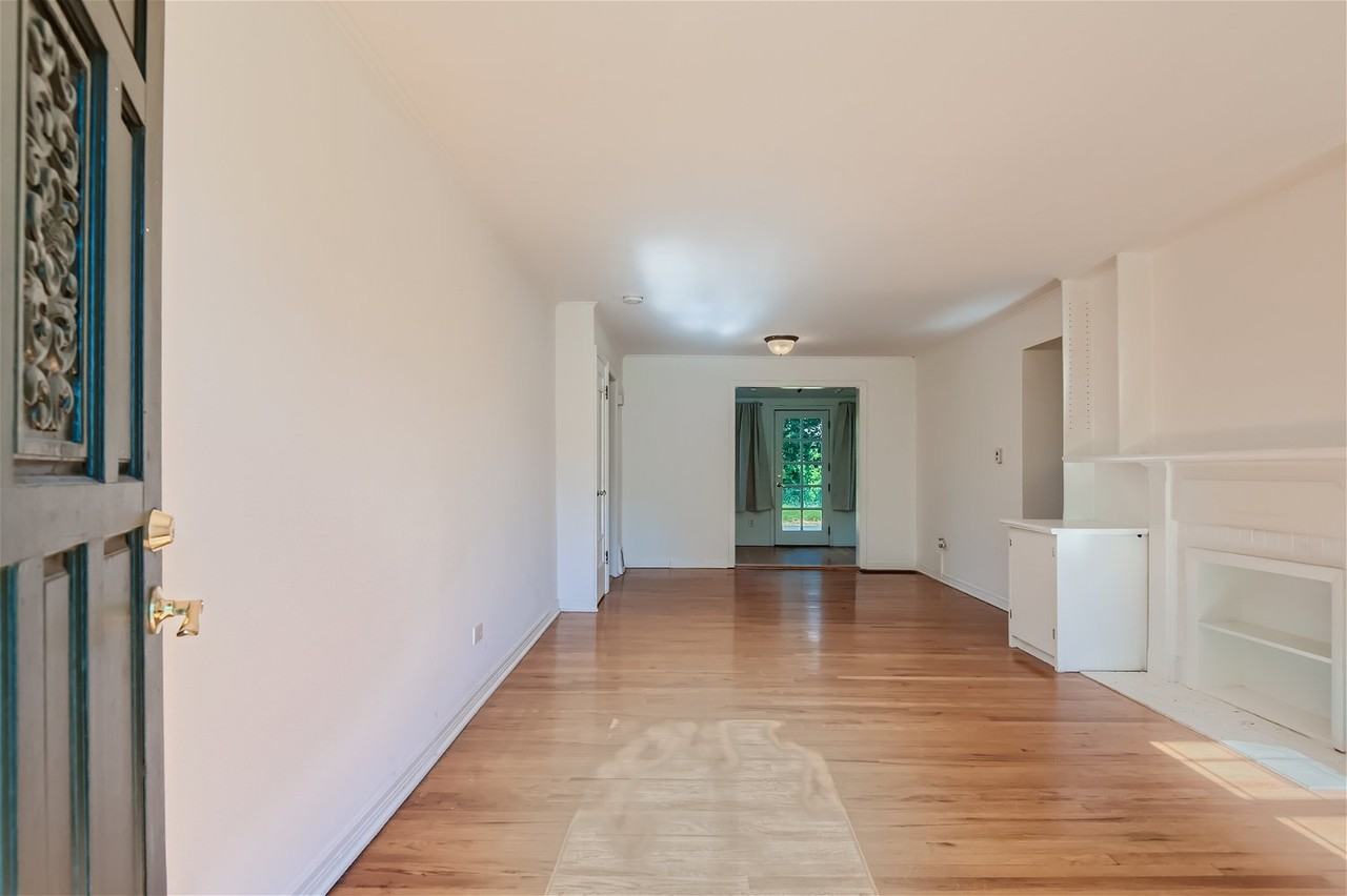 918 Hudson St #1 - Photo 2 of 20