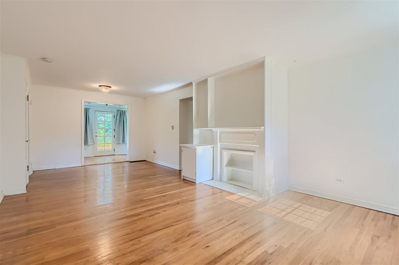 918 Hudson St #1 - Photo 3 of 20