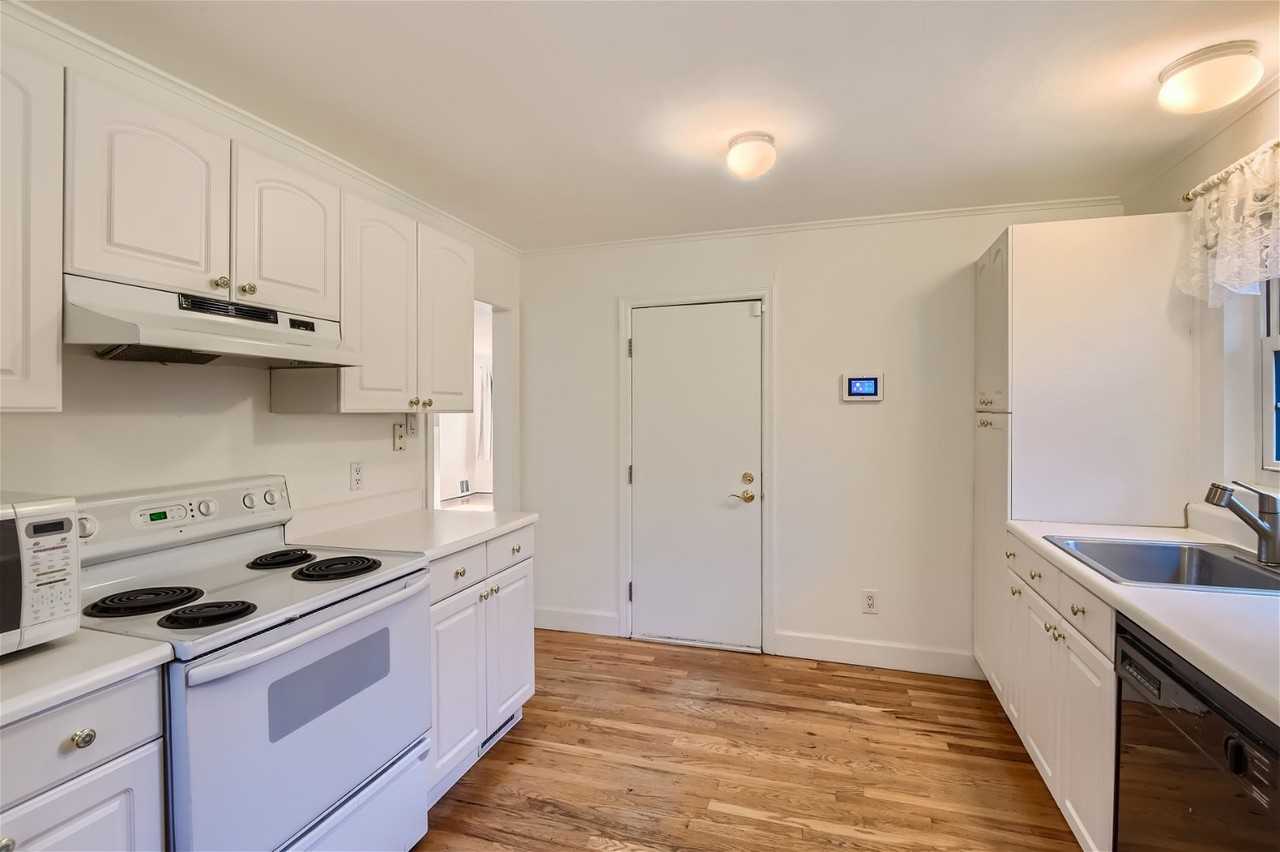 918 Hudson St #1 - Photo 5 of 20