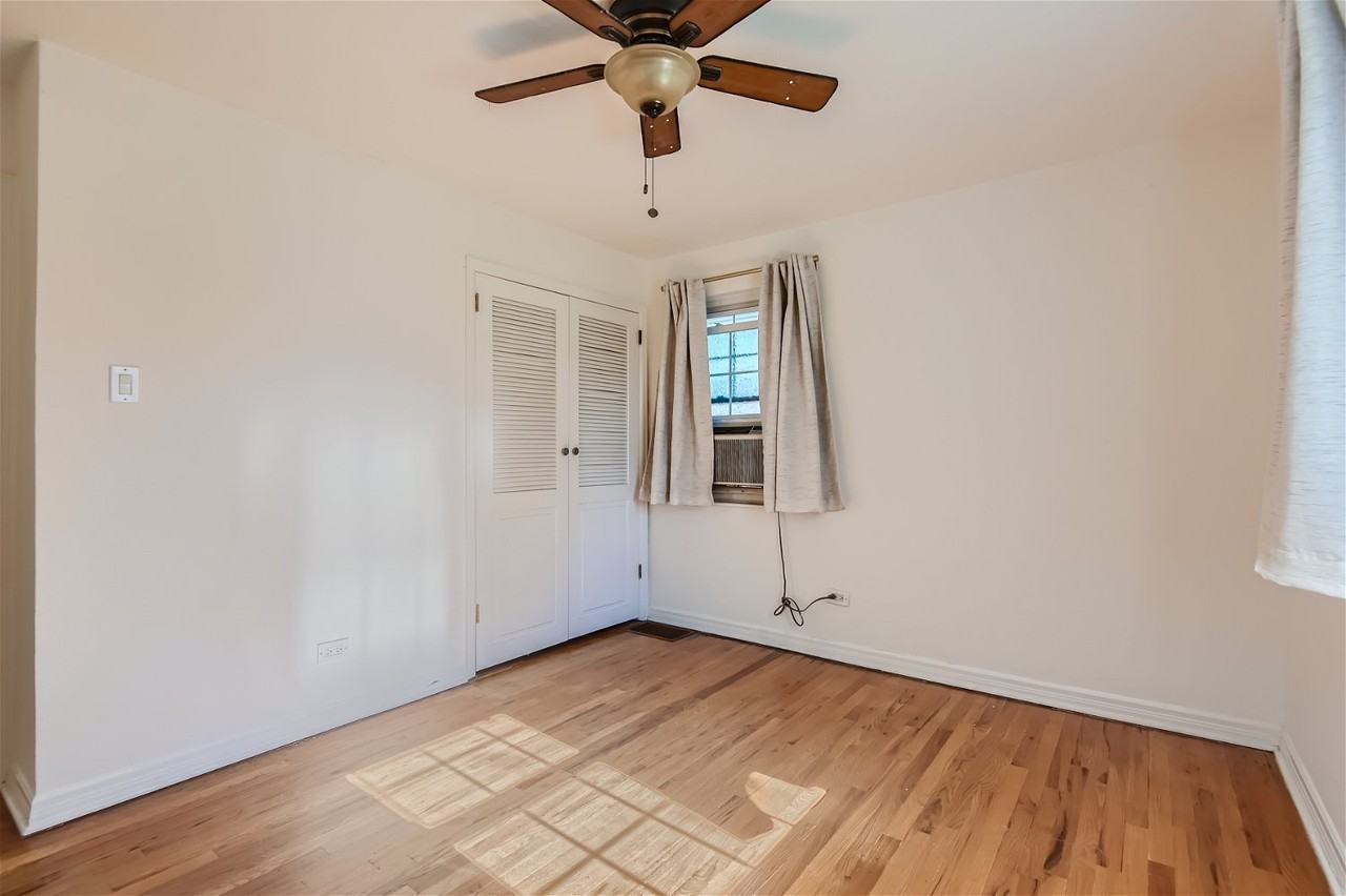 918 Hudson St #1 - Photo 6 of 20