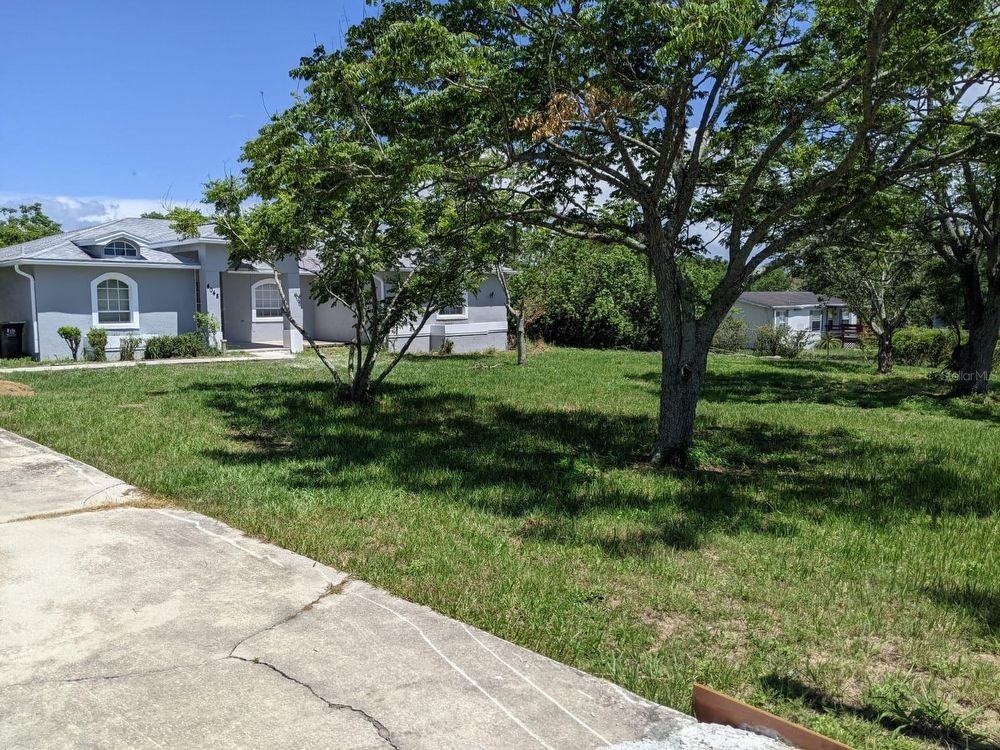 4048 Rolling Hills Ct W - Photo 2 of 9